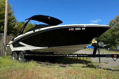 Glastron GT 225 opinia i specyfikacje